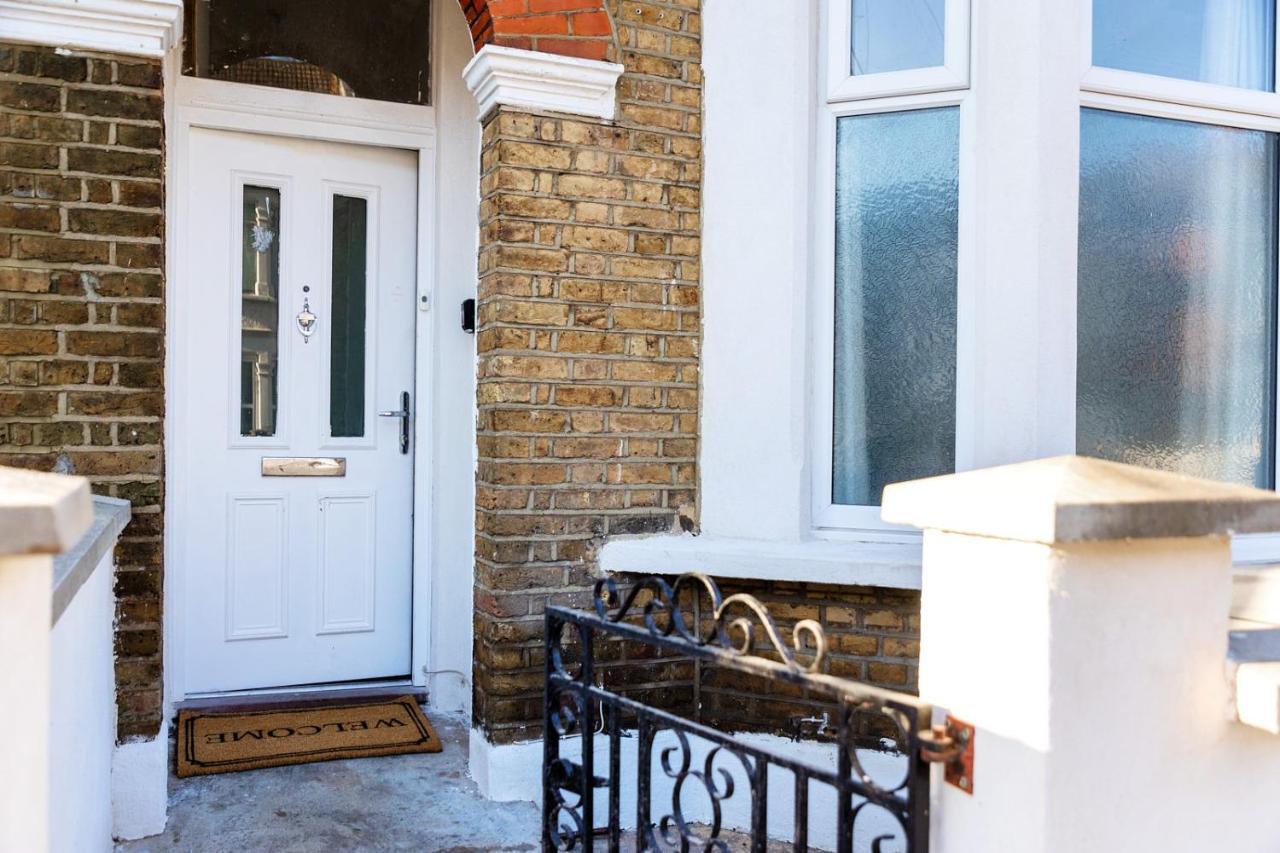 Amazing 3 Bedroom, 2 Bathroom, Ground Floor Flat With Garden, Near Train Station And Bus Stop London Luaran gambar